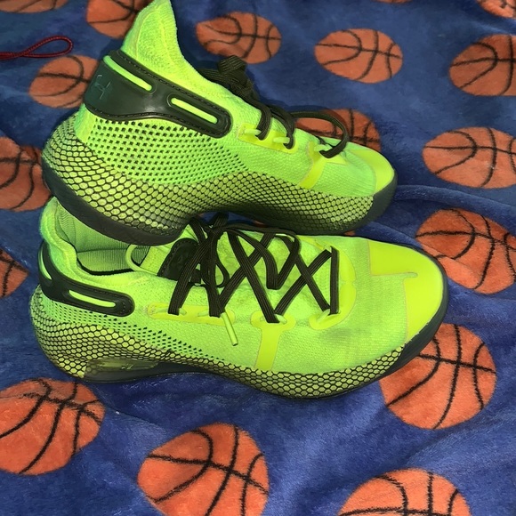 Amazon.com | Under Armour Steph Curry 3Z5 NM Sneakers  Stephen Curry Basketball Sneakers